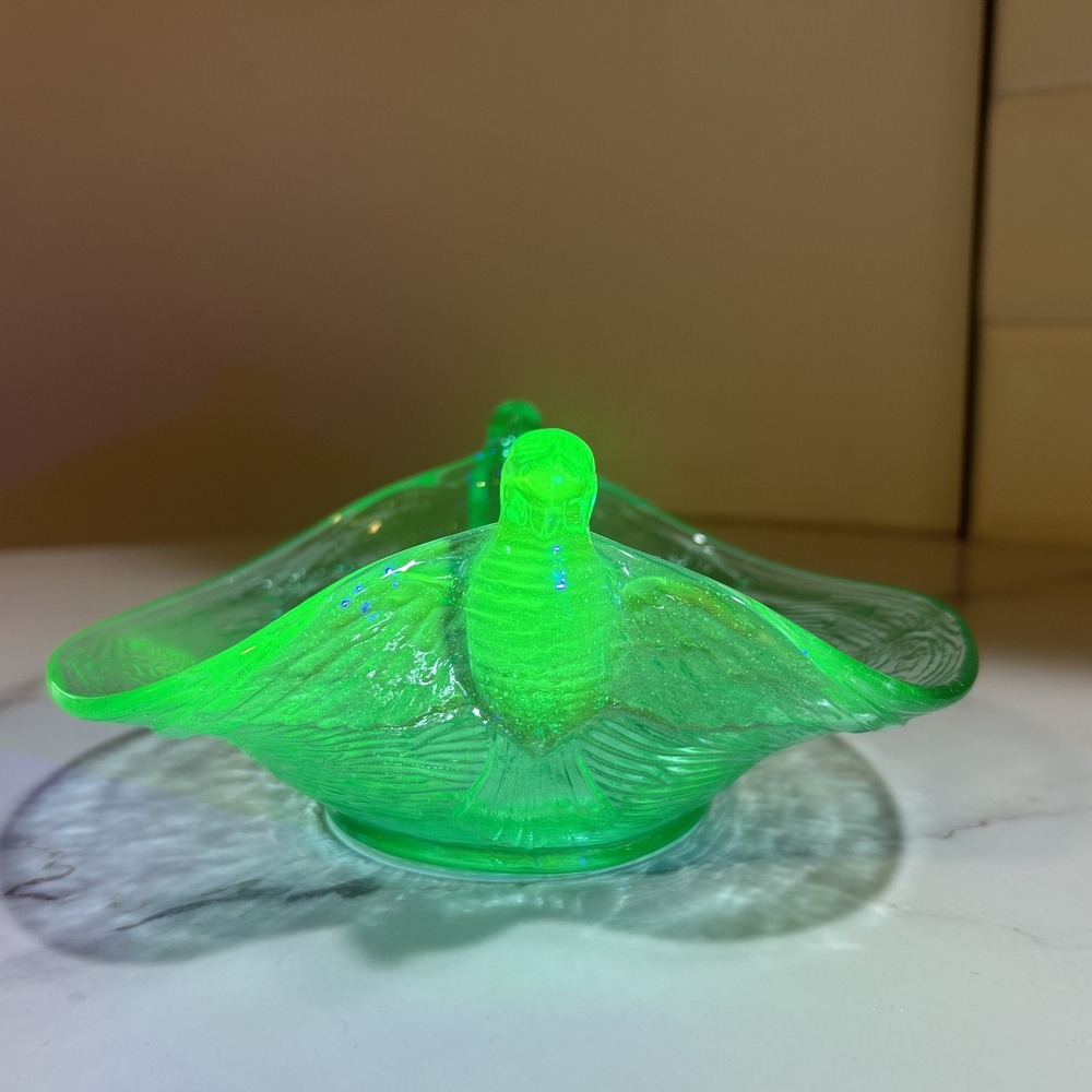 VTG Uranium Depression Glass Double Headed Bird Bowl Glows Green Hummingbird B